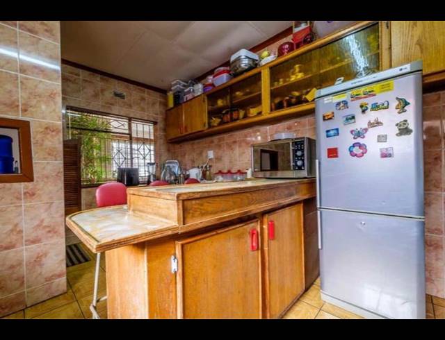 5 BEDROOM HOUSE FOR SALE IN LENASIA SOUTH